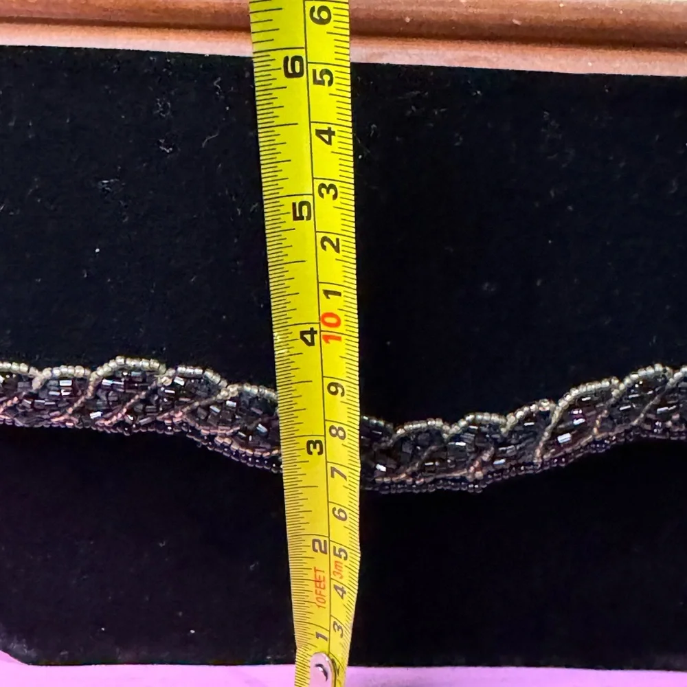 Clutch Elegant Black Velvet w/ Gold Details. Can be‎ used with or without strap
